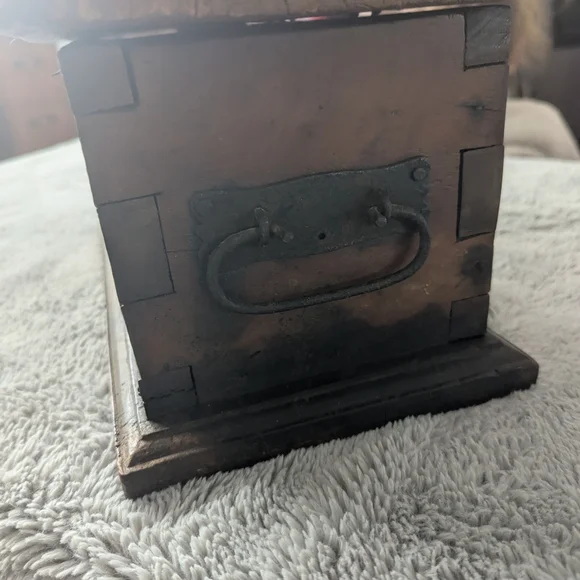 Antique "Token Box" Handmade In India - Picture 6 of 9